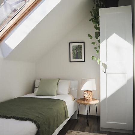 Urban Jungle Apartment - Free Parking リュブリャナ エクステリア 写真