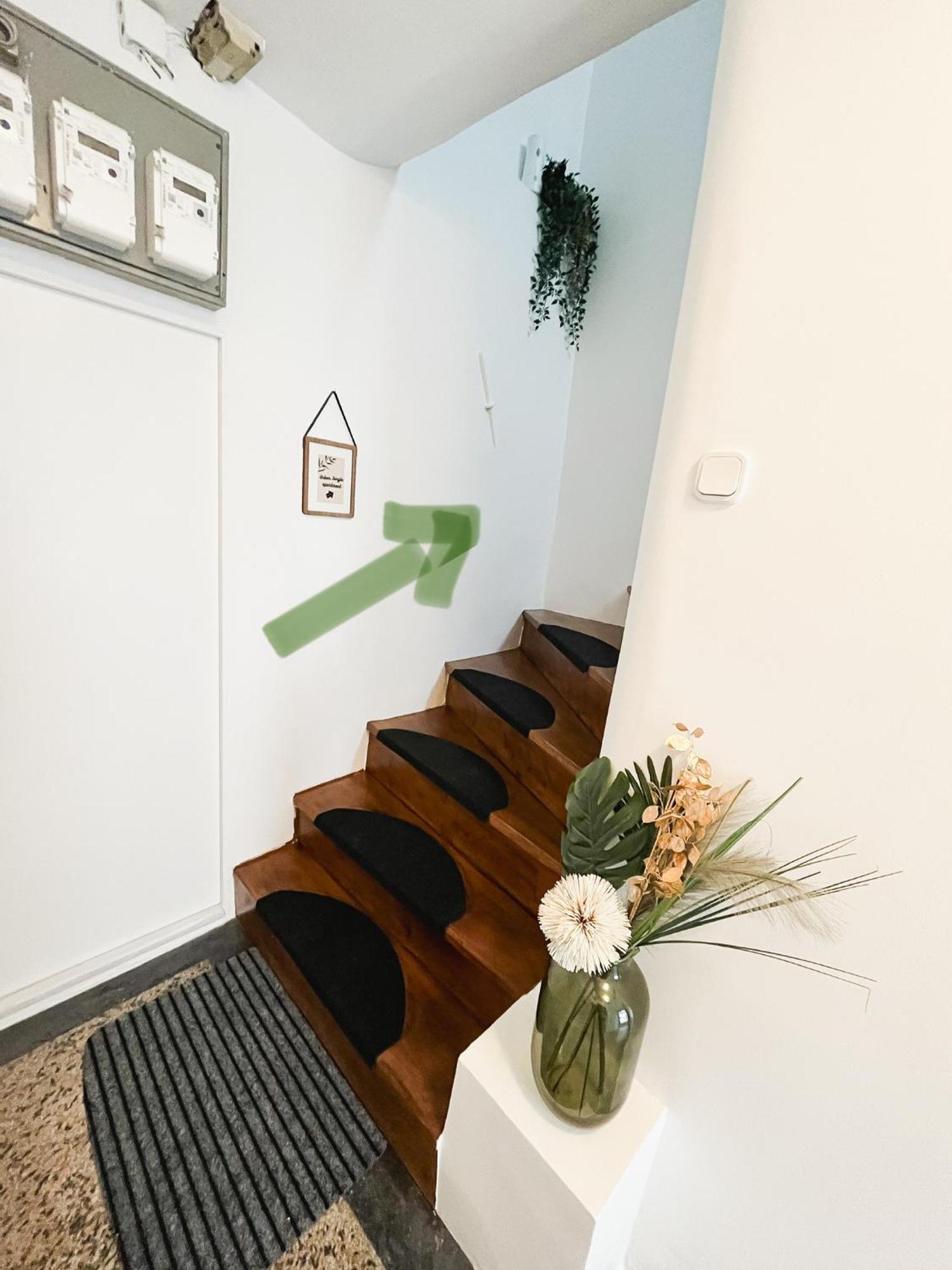 Urban Jungle Apartment - Free Parking リュブリャナ エクステリア 写真